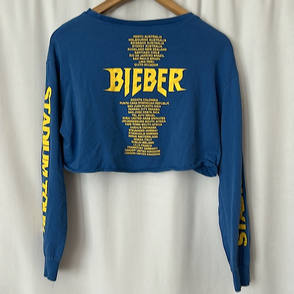 Justin Bieber Divided Blue/Gold Stadium Tour Cropped Sweatshirt Top **Size S** - Picture 2 of 7
